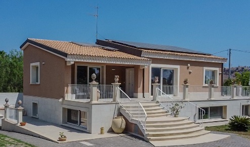 Foto Villa unifamiliare a Siracusa Villaggio Miano di 480 m² con 8 locali
