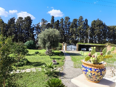 Foto Villa unifamiliare a Siracusa Villaggio Miano di 480 m² con 8 locali