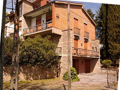 Foto Villa unifamiliare a Chiusi Centro di 900 m² con 12 locali in vendita