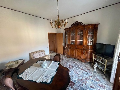 Foto Appartamento a Monteroni d'Arbia Centro di 92 m² con 6 locali
