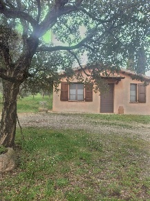 Foto Villa unifamiliare a Roccastrada Centro di 92 m² con 2 locali