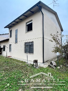Foto Villa bifamiliare a Gonzaga Centro di 170 m² con 5 locali in vendita