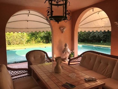 Foto Villa unifamiliare a Gonzaga di 300 m² con 8 locali in vendita