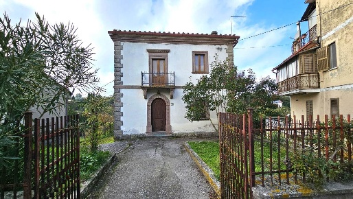 Foto Villa unifamiliare in Via Vittorio Emanuele III, Soriano nel Cimino