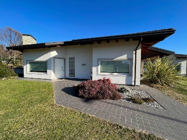 Foto Villa unifamiliare a Tricesimo Leonacco di 450 m² con 5 locali