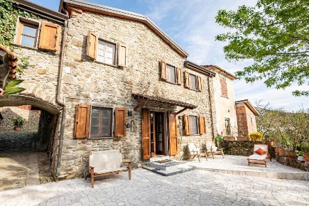 Foto Appartamento a Luni Casano Dogana Isola di 99 m² con 6 locali