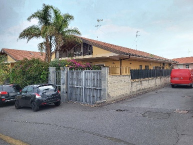 Foto Villa a schiera a San Pietro Clarenza di 210 m² con 5 locali