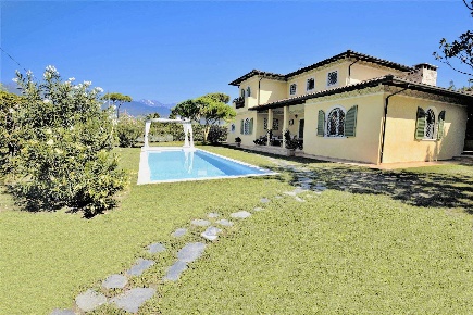 Foto Villa unifamiliare in Via Donati, Forte dei Marmi Vittoria Apuana