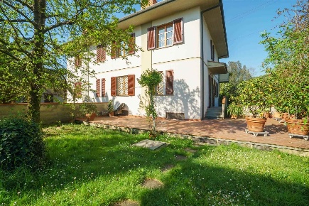 Foto Villa bifamiliare a Buggiano di 140 m² con 7 locali in vendita