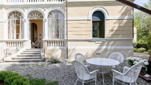 Foto Villa unifamiliare a Forte dei Marmi Vittoria Apuana di 360 m²