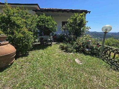 Foto Villa unifamiliare in Via Darola 1, Vezzano Ligure Centro di 295 m²