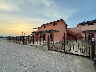 Foto Villa bifamiliare a Campofelice di Roccella di 55 m² con 2 locali