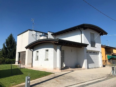 Foto Villa unifamiliare a Nogara Centro di 250 m² con 6 locali in vendita