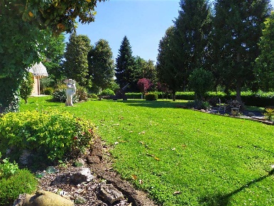 Foto Villa unifamiliare a Gonzaga di 900 m² con 19 locali in vendita