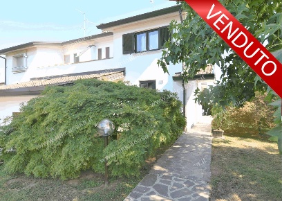 Foto Villa bifamiliare a Fara Gera d'Adda Centro di 128 m² con 6 locali