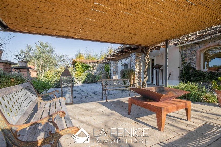 Foto Villa unifamiliare a Vezzano Ligure di 216 m² con 8 locali in affitto