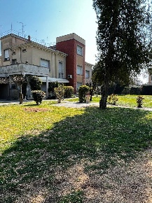 Foto Villa unifamiliare a Gonzaga Centro di 480 m² con 10 locali in vendita
