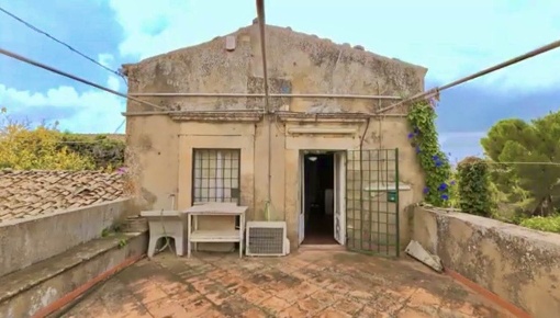 Foto Villa unifamiliare a Chiaramonte Gulfi Villaggio Gulfi di 1340 m²