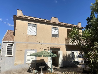 Foto Villa unifamiliare a Naro di 187 m² con 12 locali in vendita
