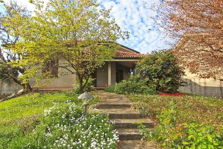 Foto Villa unifamiliare in Via Fermi 9, Cogliate Centro di 162 m²