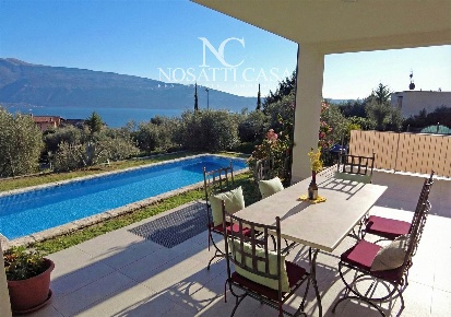 Foto Villa unifamiliare a Toscolano-Maderno di 243 m² con 7 locali