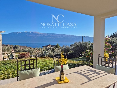 Foto Villa unifamiliare a Toscolano-Maderno di 243 m² con 7 locali