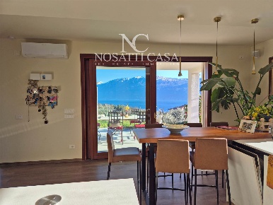 Foto Villa unifamiliare a Toscolano-Maderno di 243 m² con 7 locali