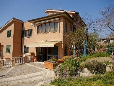 Foto Villa unifamiliare in LOCALITA CASTELNUOVO SCALO, di 260 m² in vendita