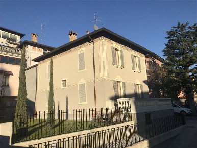 Foto Villa unifamiliare a Clusone Centro di 173 m² con 4 locali in vendita