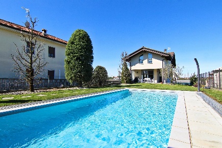 Foto Villa unifamiliare in Via Comasinella 8, Cogliate Centro di 216 m²