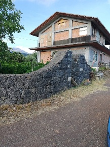 Foto Villa unifamiliare a Santa Maria di Licodia di 200 m² con 6 locali