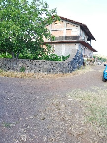 Foto Villa unifamiliare a Santa Maria di Licodia di 200 m² con 6 locali