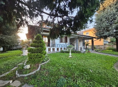 Foto Villa singola in Via Vittorio Pisani 0, Vittuone di 290 m² in vendita
