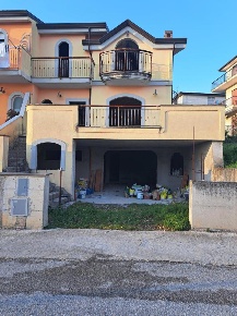 Foto Villa unifamiliare in Via Fontana di Marzo snc, Cervaro di 100 m²