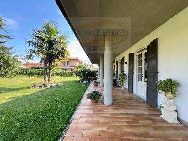 Foto Villa singola a Rivolta d'Adda di 300 m² con 5 locali in vendita