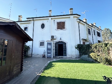 Foto Villa a schiera in Viale W. A. Mozart 8, Nepi in vendita