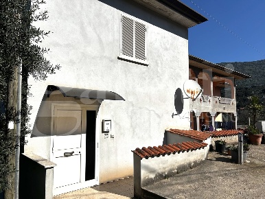 Foto Appartamento in Via Mont'Orso snc, Sonnino di 160 m² con 5 locali