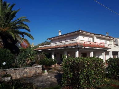 Foto Villa unifamiliare in Via Collecedro snc, Cervaro di 170 m² in vendita
