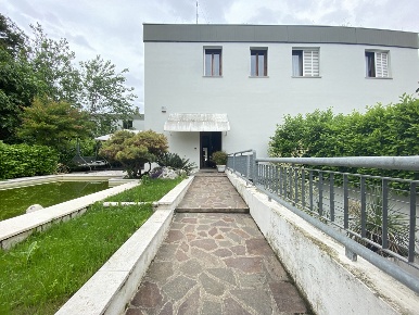 Foto Appartamento in Via MATTEOTTI 113, Noventa Vicentina Centro di 270 m²
