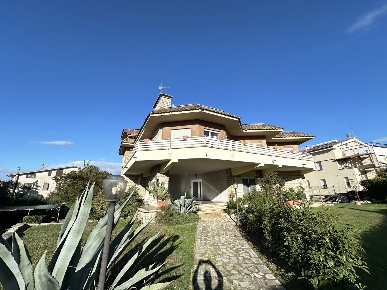 Foto Appartamento in Via Ugo La Malfa 23, Nepi in vendita
