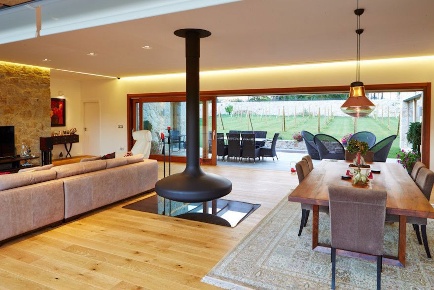 Foto Villa unifamiliare a Inveruno Centro di 450 m² con 11 locali