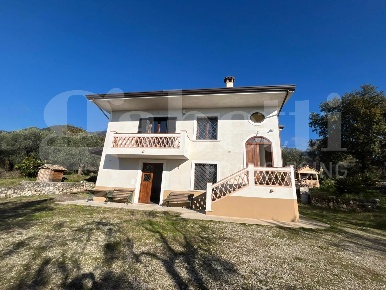 Foto Villa unifamiliare in Via Vallenetta snc, Alife di 280 m² con 5 locali