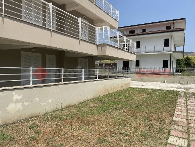 Foto Appartamento in Via Torre Tommasi snc, Vitulazio di 75 m² con 3 locali