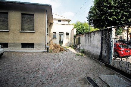 Foto Appartamento in Via Roma 11, Gorla Minore in vendita