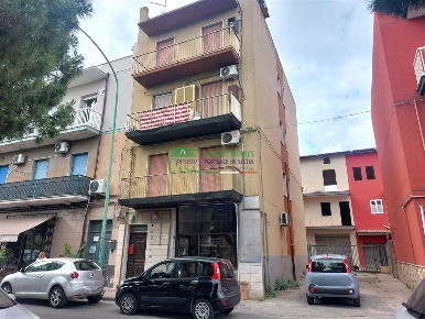 Foto Appartamento a Gela di 90 m² in vendita