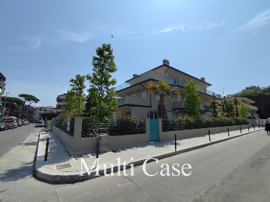 Foto Appartamento a Viareggio di 209 m² con 8 locali in vendita