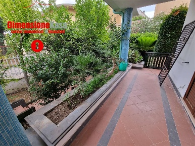 Foto Villa unifamiliare in via Roma 117, Cimitile di 270 m² con 6 locali