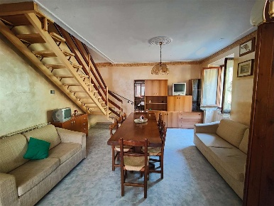 Foto Appartamento in via ghitella, Luni di 150 m² con 6 locali in vendita