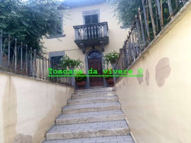 Foto Villa unifamiliare a Monte San Savino di 300 m² con 8 locali