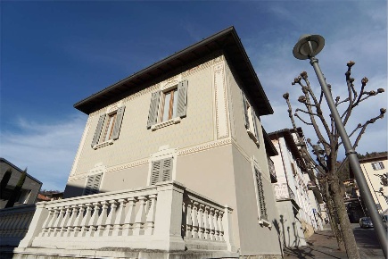 Foto Villa unifamiliare in Via Verdi, Clusone di 210 m² con 8 locali